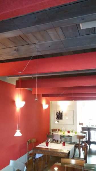 Baffle acustici bifacciali a soffitto