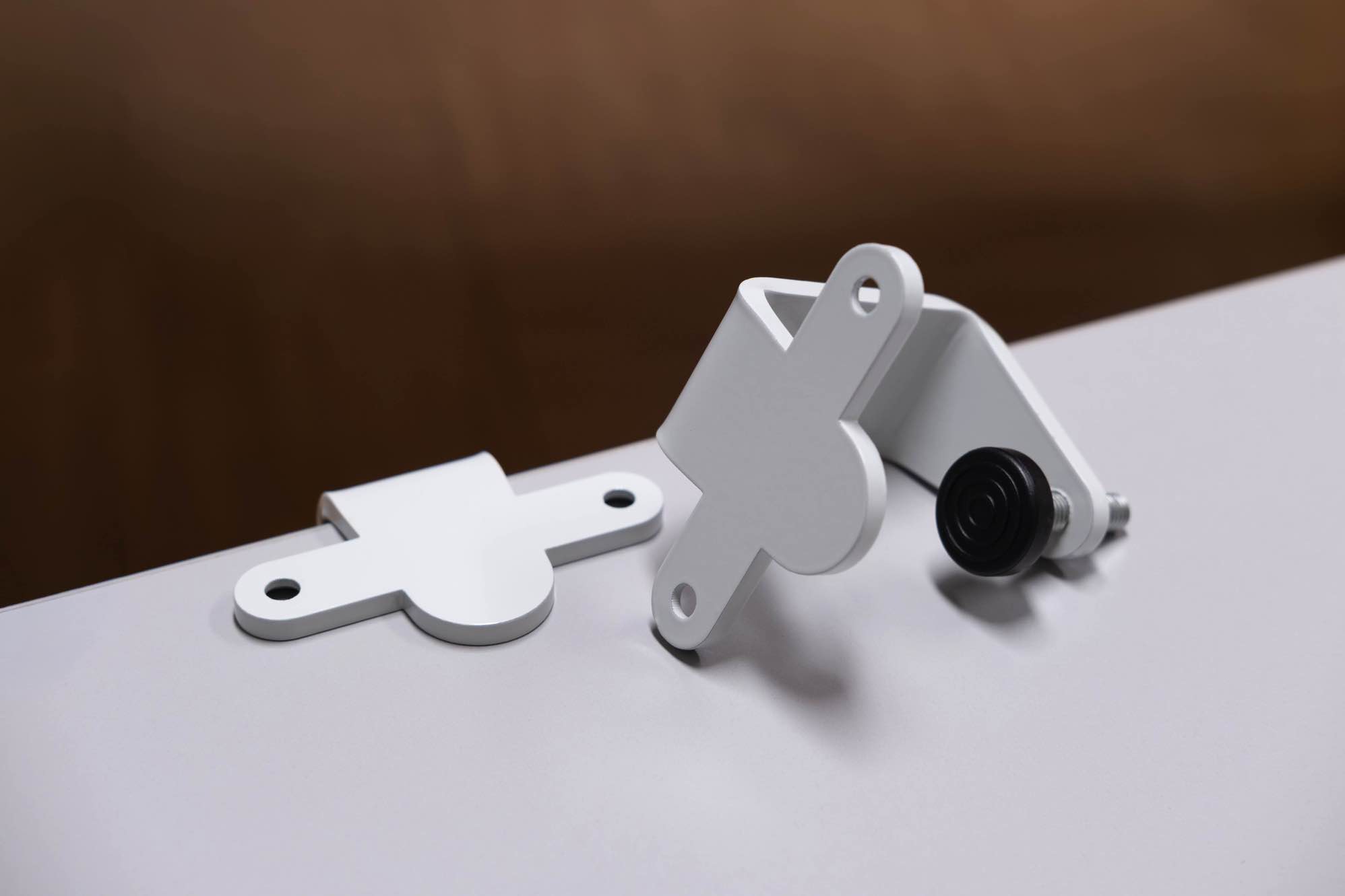 Agganci per pannelli fonoassorbenti da scrivania