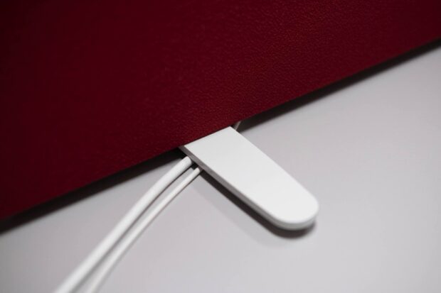 Agganci per pannelli fonoassorbenti da scrivania