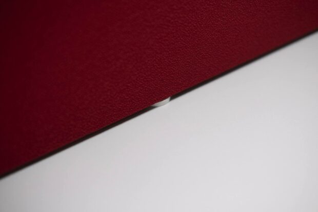 Agganci per pannelli fonoassorbenti da scrivania