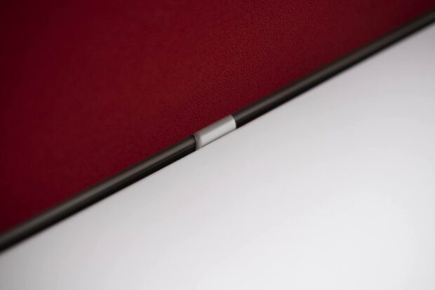 Agganci per pannelli fonoassorbenti da scrivania