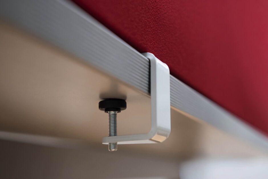 Agganci per pannelli fonoassorbenti da scrivania