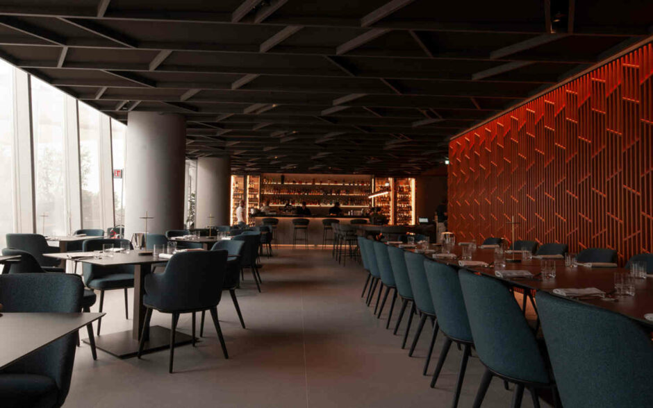 Ristorante DAV Da Vittorio, Torre Allianz Milano - Soffitto pannelli AkuPan FireSafe trapezoidali