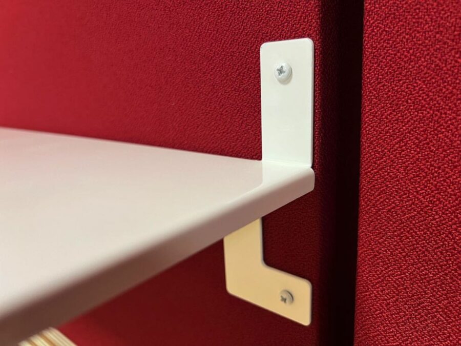 Dettaglio mensola AkuShelf colore bianco