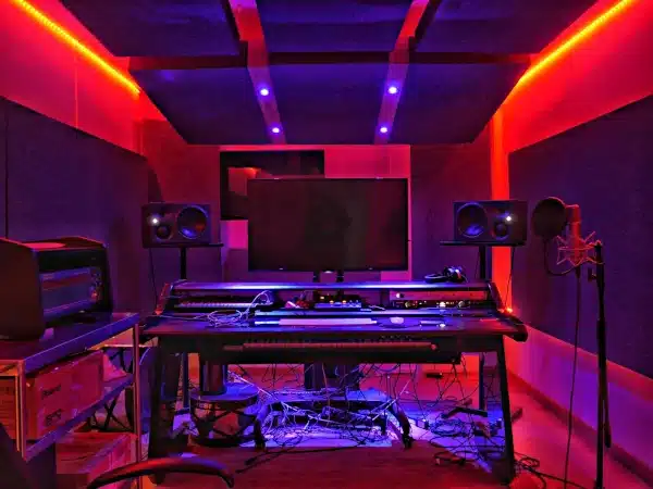 Studio Cloud Oudimmo bass trap a soffitto