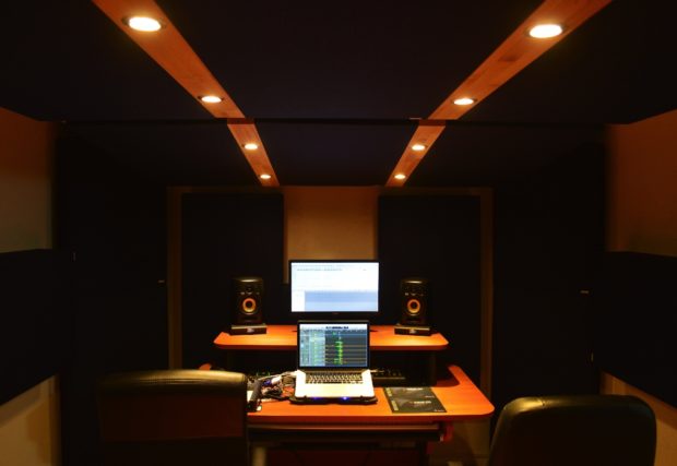 Oudimmo-recording-studio-CLOUD1 bass trap a soffitto